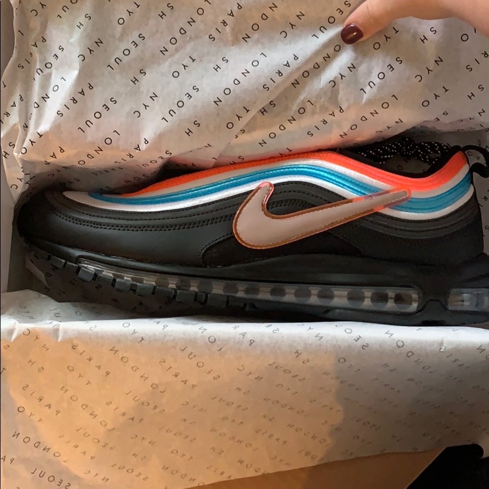 Nike Air Max On Air Seoul.